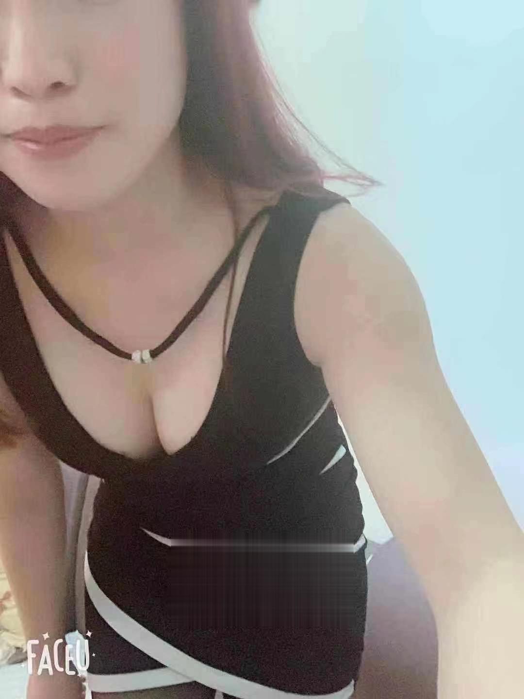 可吸可舔皮肤白妹子