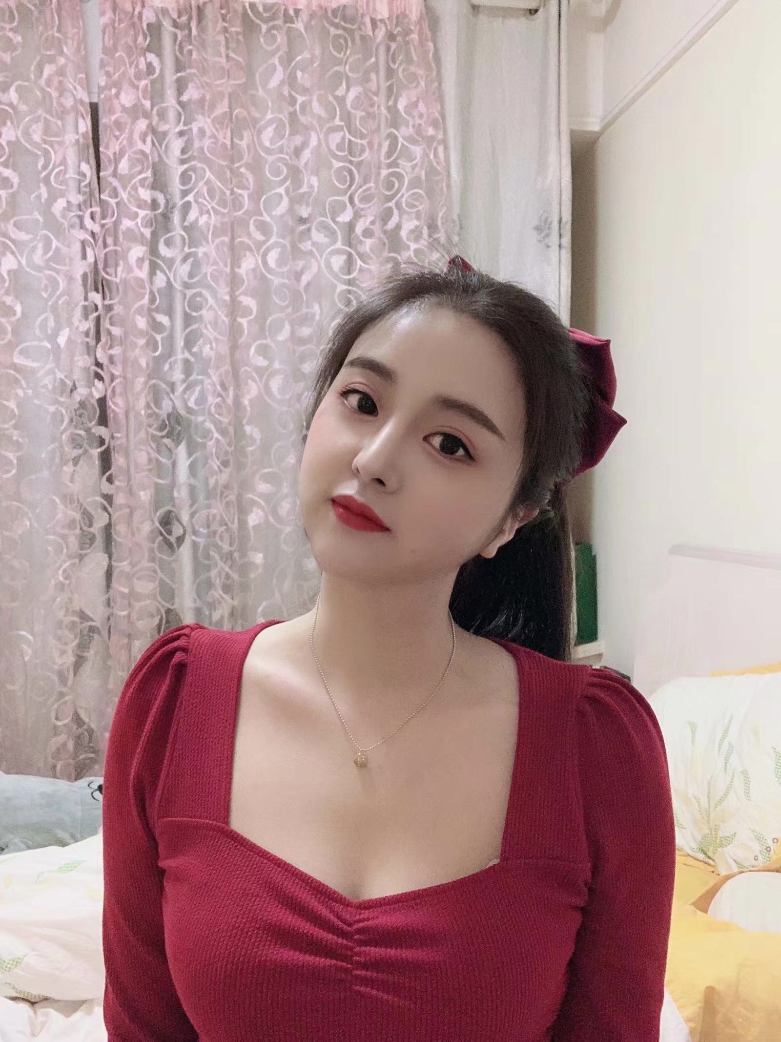 邻家小可爱，据说兼职才下水不久，良心推荐