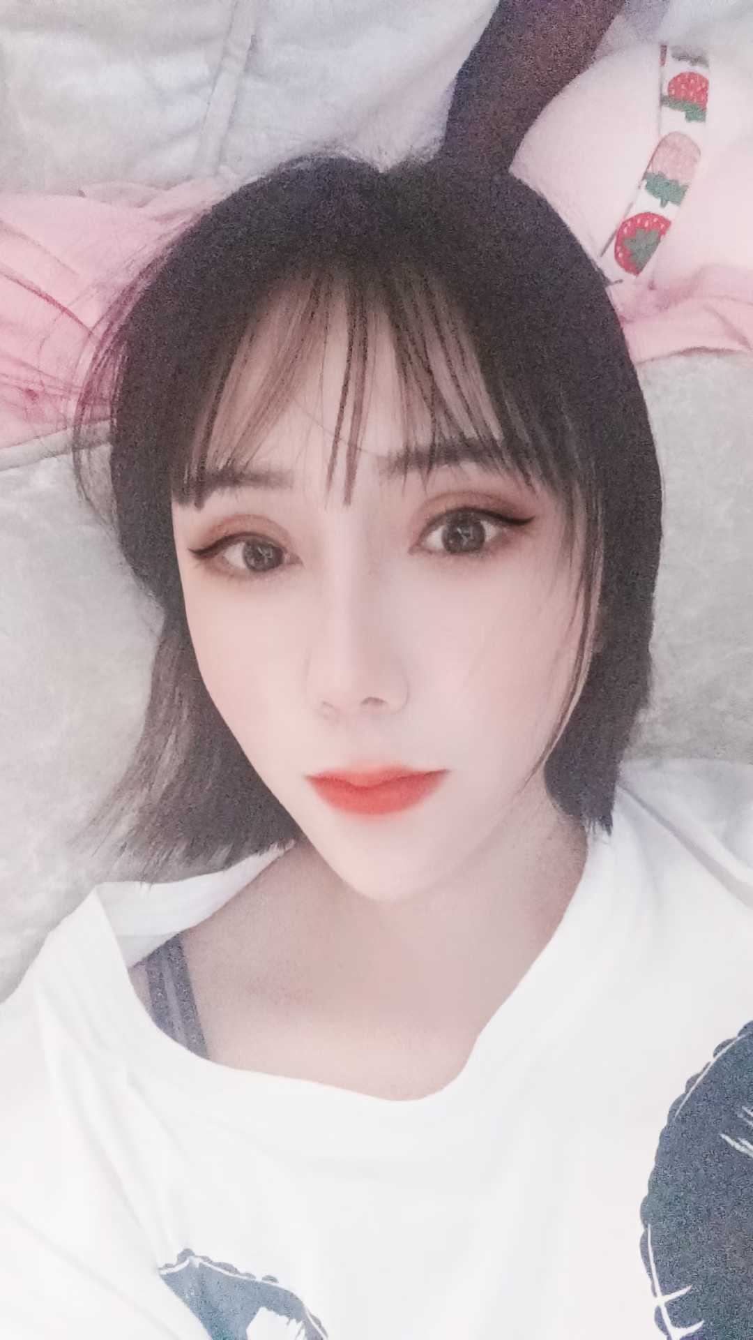 眼神勾人魅惑的小嫂子