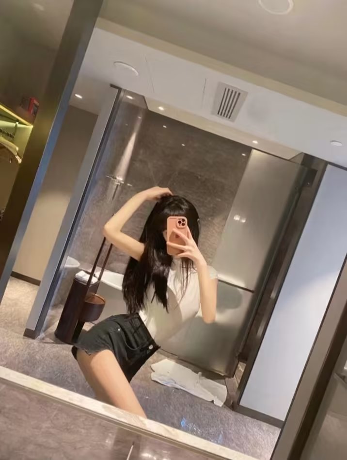 怒射湖塘漂亮小蛮腰