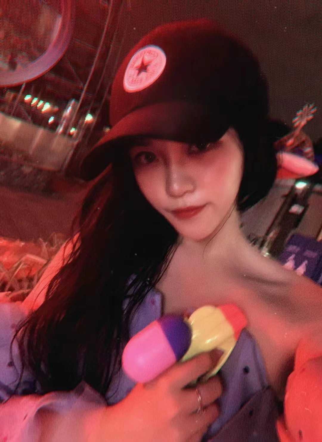 大长腿兼职小姐姐