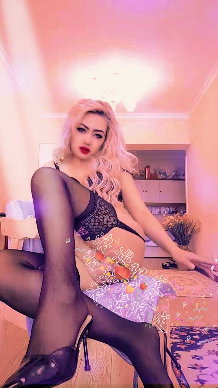 玩的狂野dj女孩