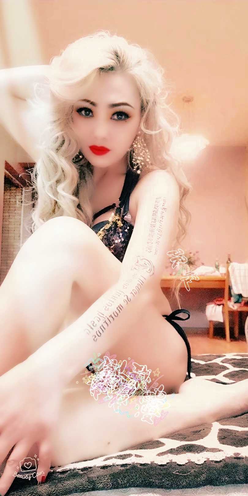 玩的狂野dj女孩