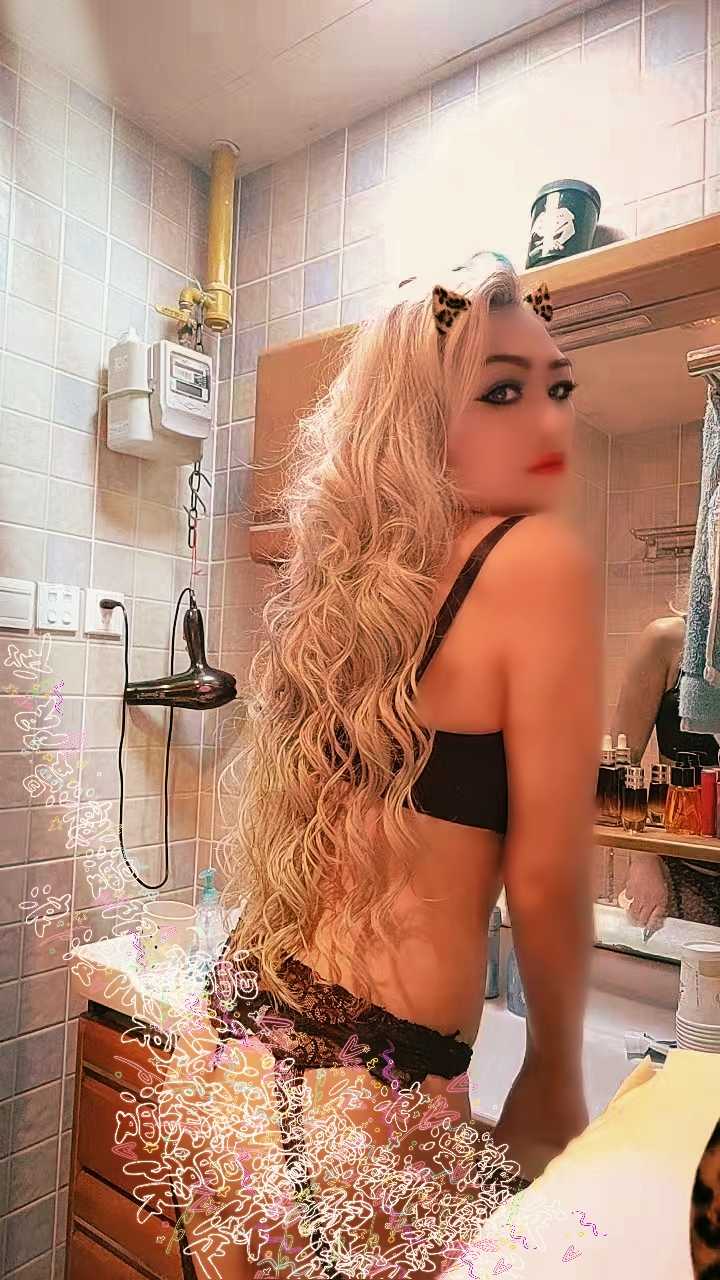 玩的狂野dj女孩