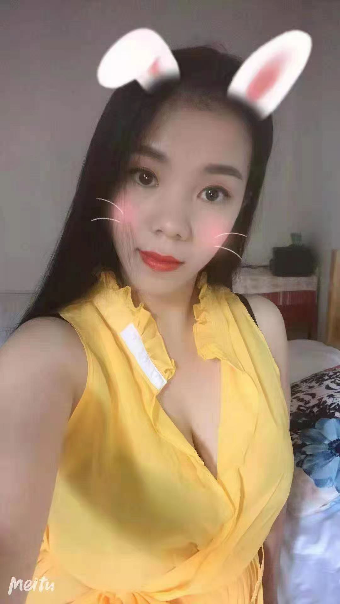 胸大臀翘，爱说sao话