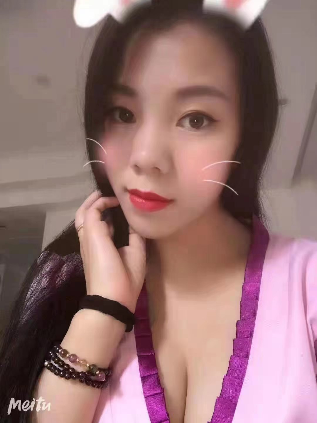 胸大臀翘，爱说sao话