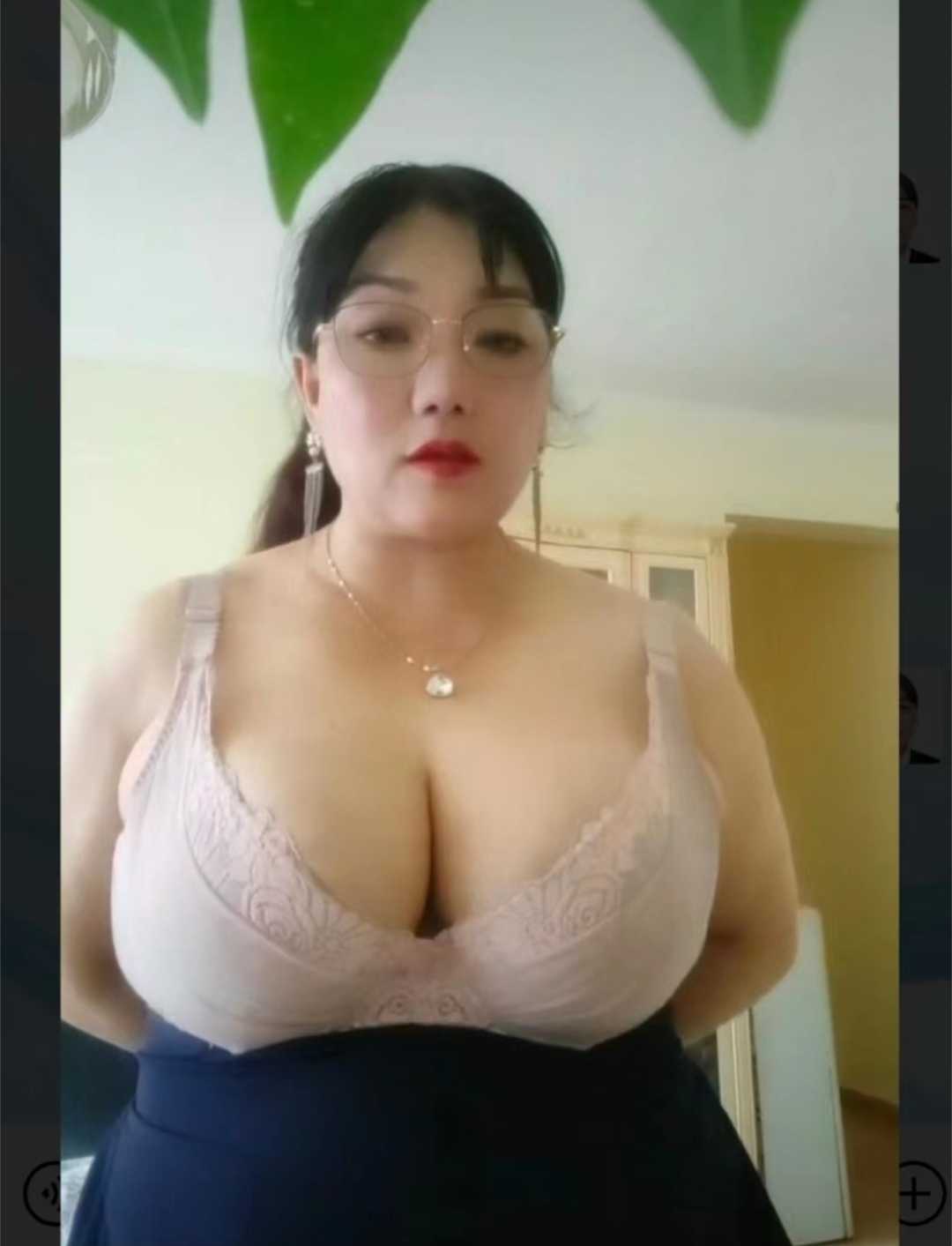 环城南路大奶泻火肥熟女