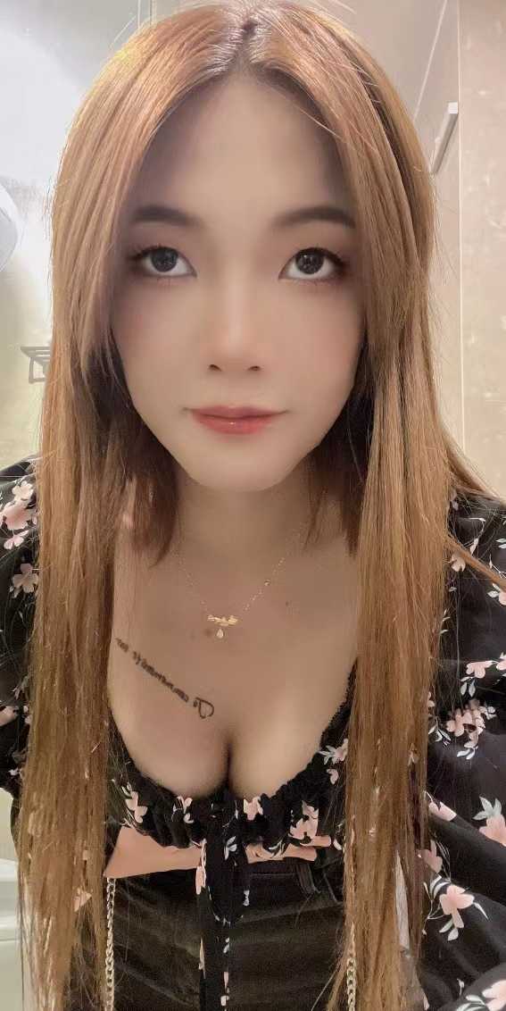 凹凸有致的金发小妹