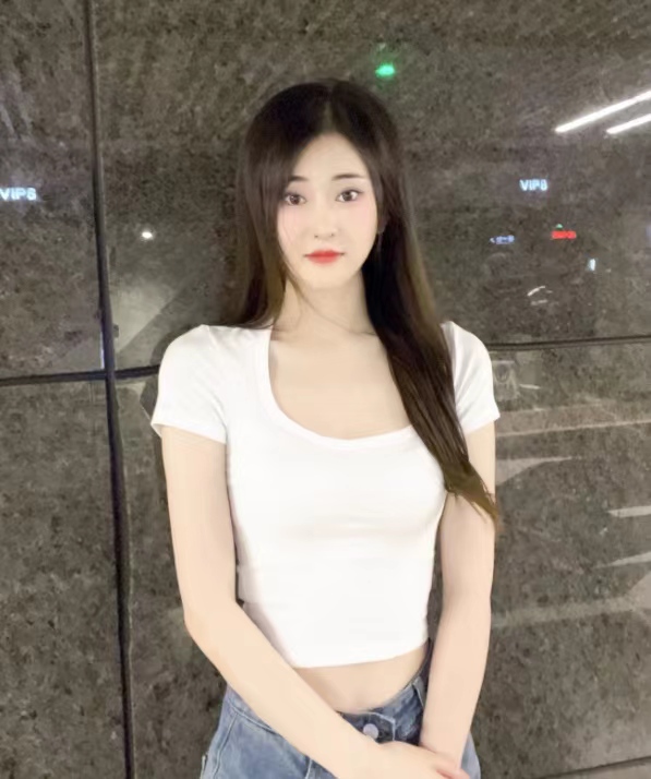 很高挑大长腿妹子