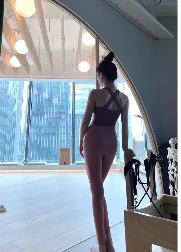 爱运动的年轻妹子