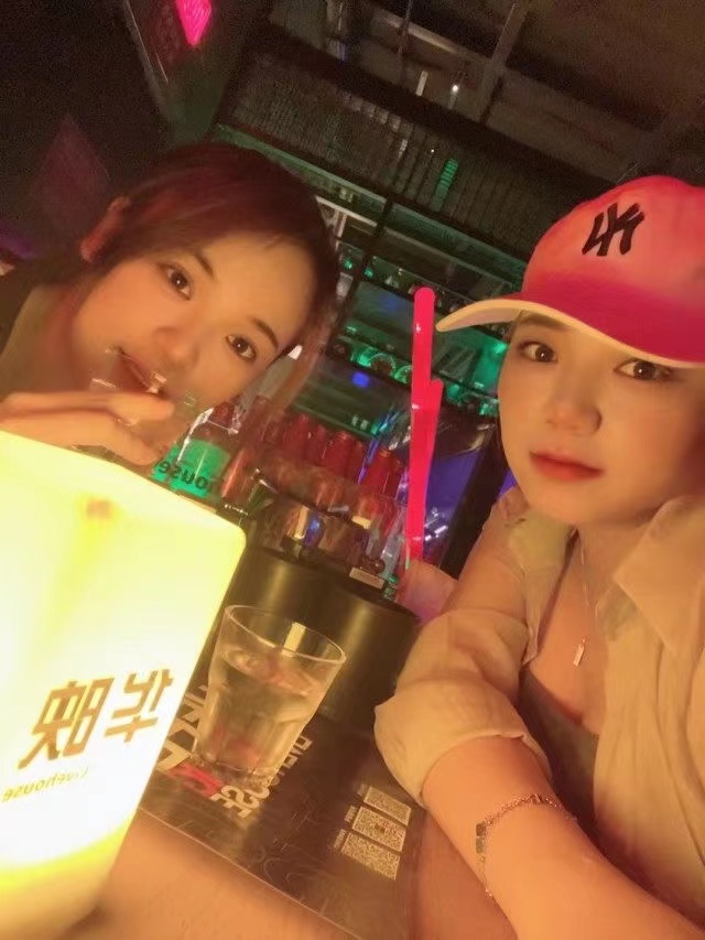 性价比很高的丰满妹子小米和晶晶