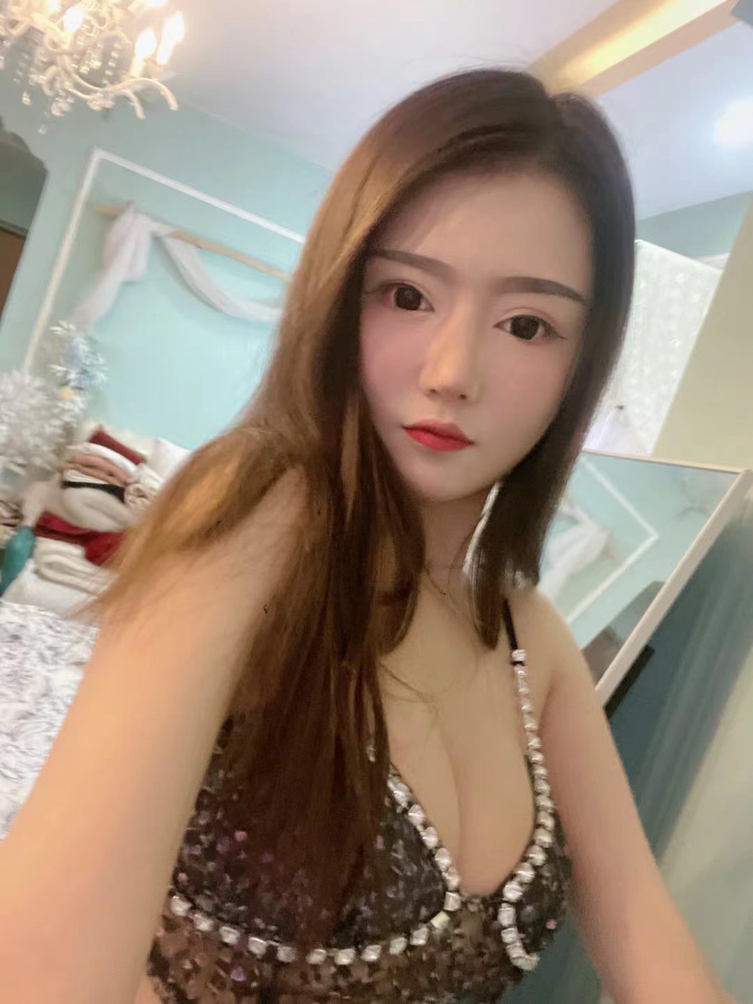 大奶纯情雅琪潮喷妹