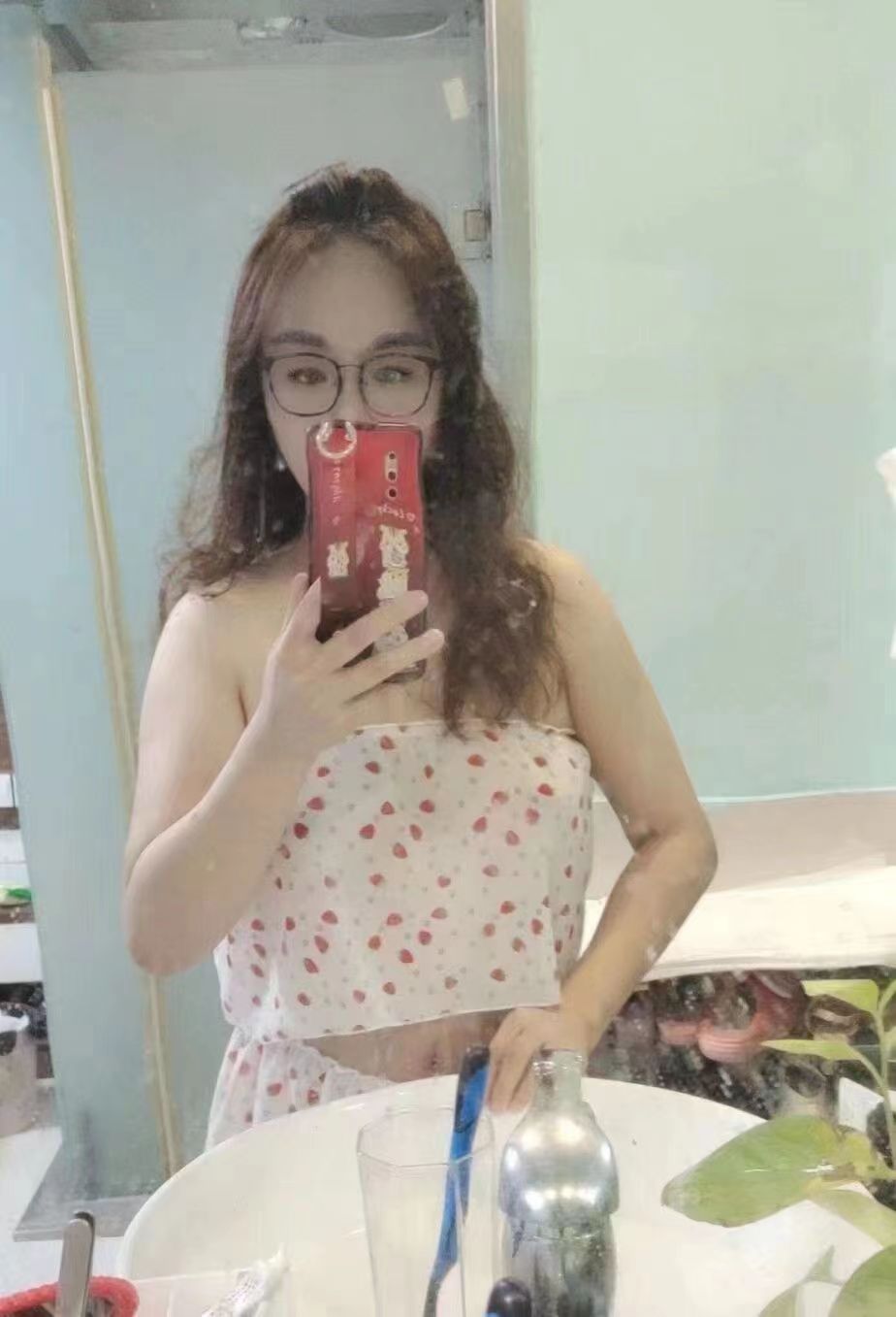 漂亮的眼镜儿妹子