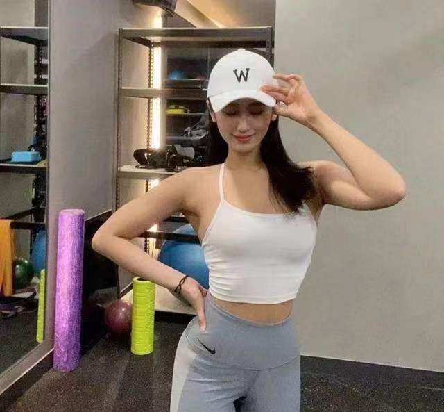 火辣身材的健身美女