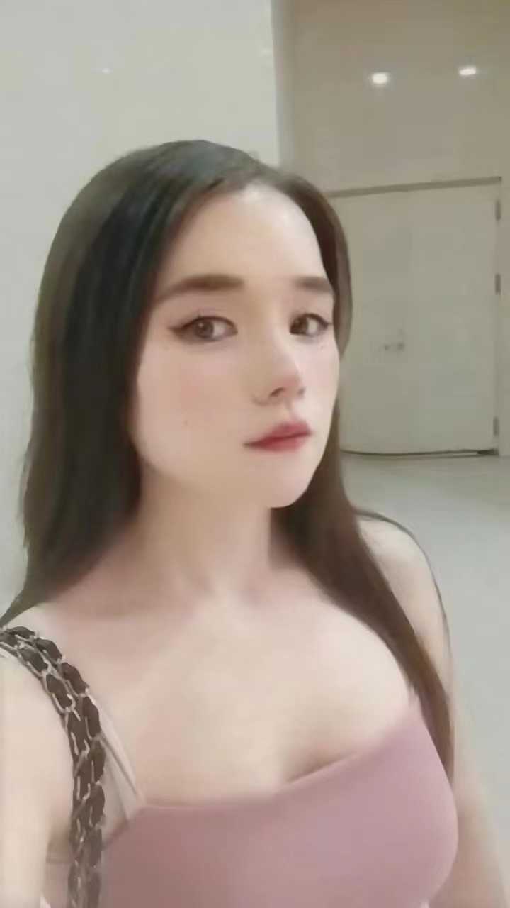 可爱丰满小姐姐