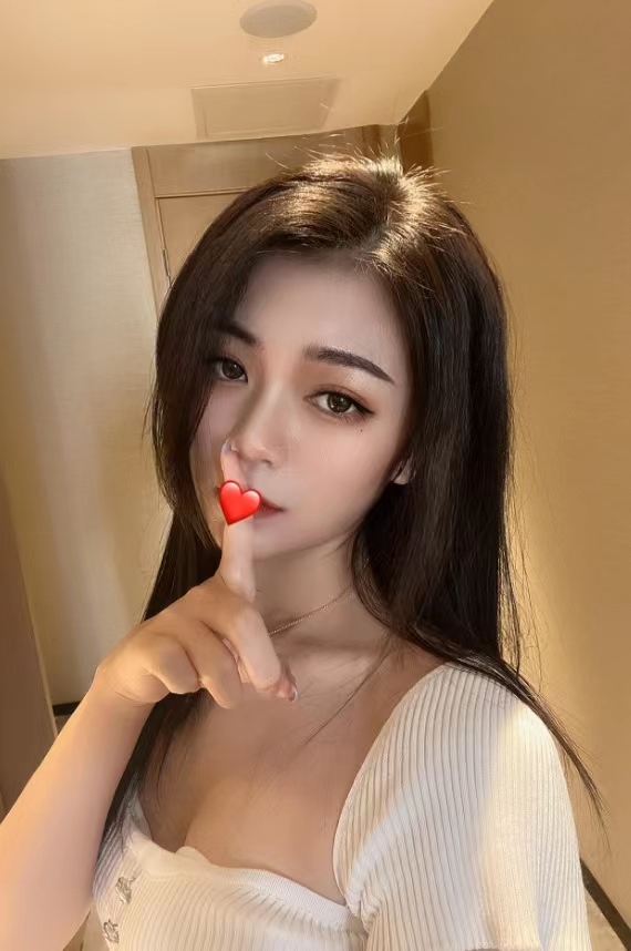 偶尔兼职的颜值美女