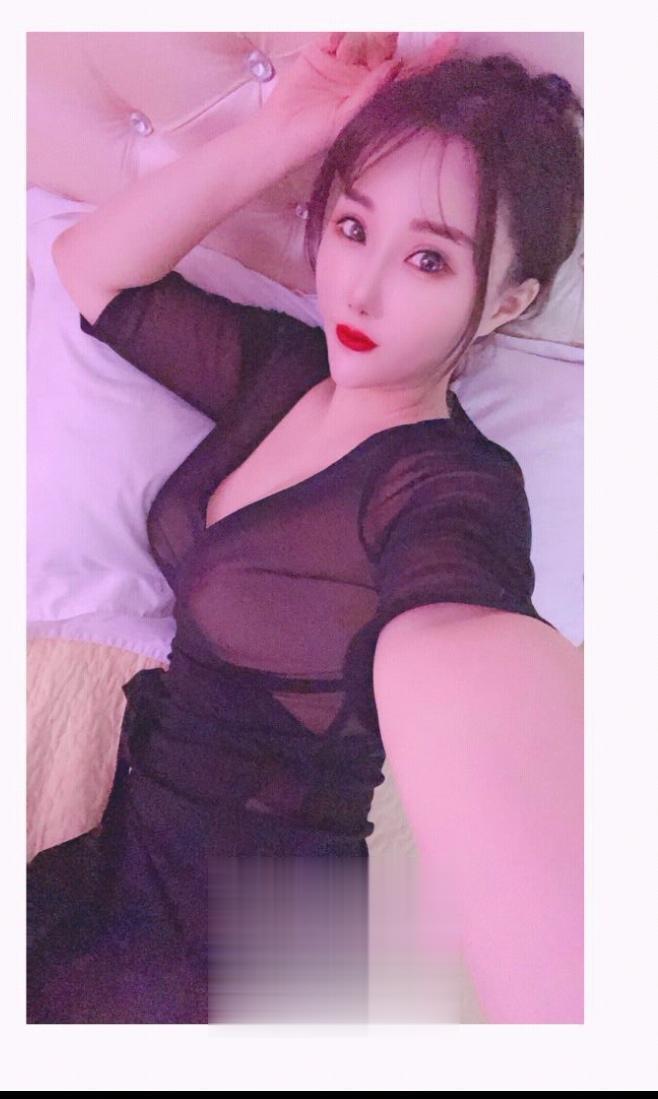大胸标志小雅