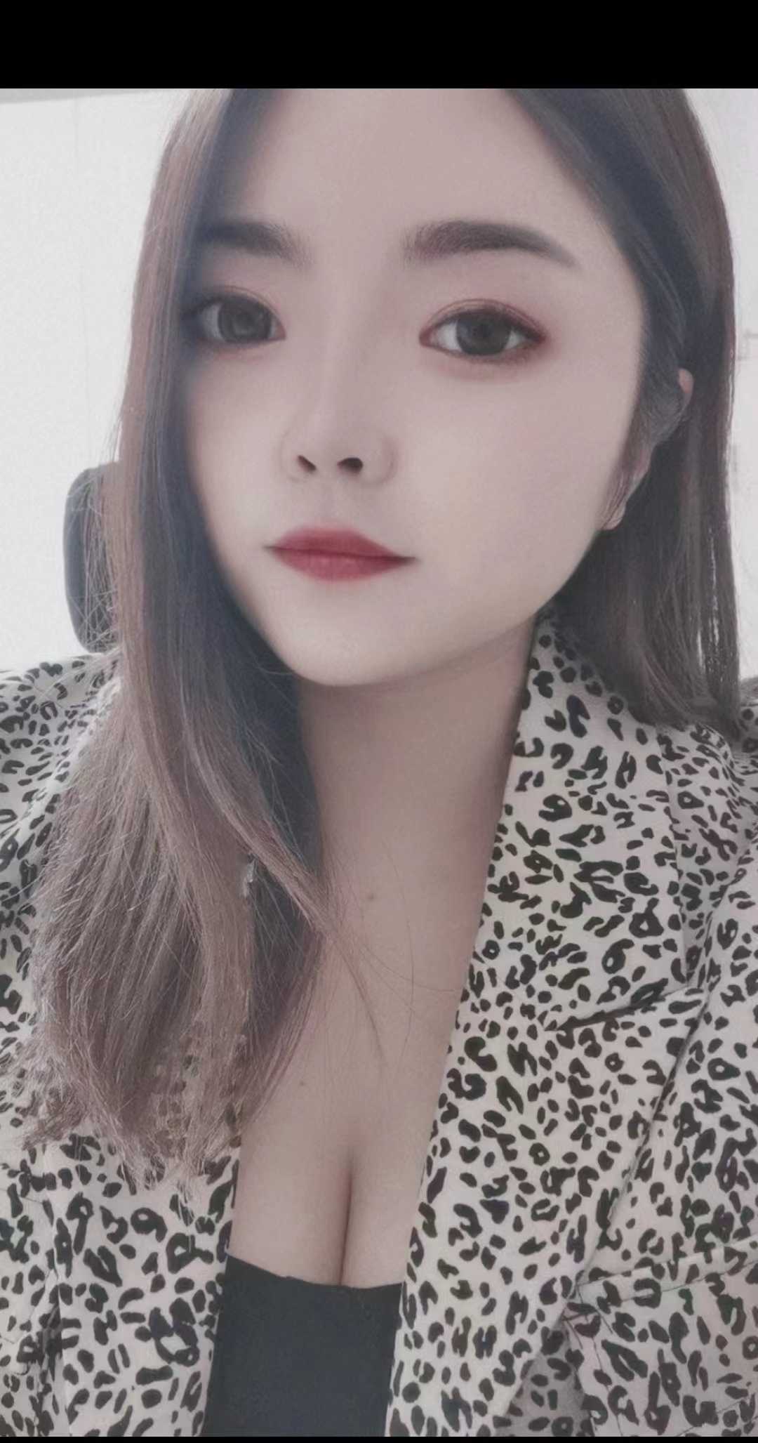 丰满巨乳小姐姐