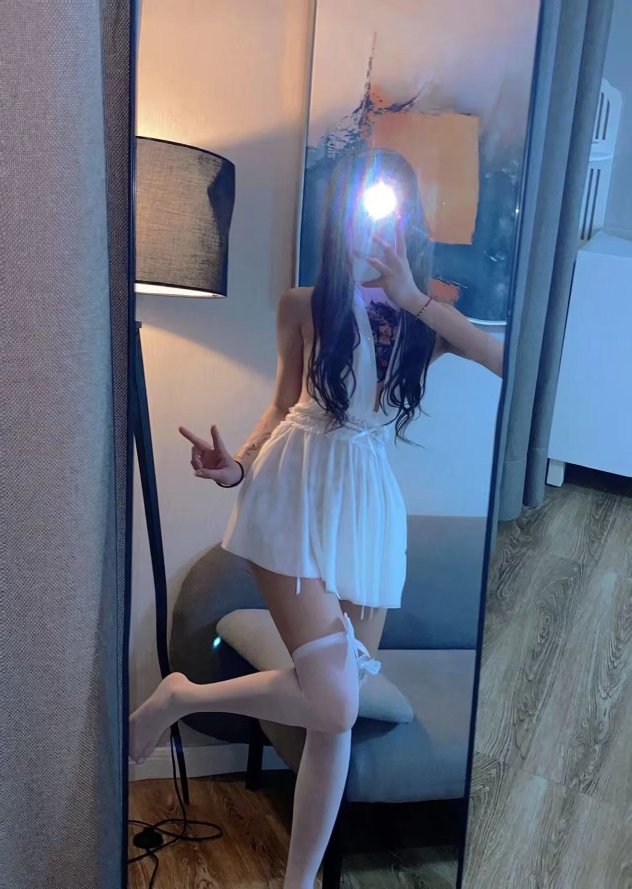 纹身嫩妹,态度很好，爱笑