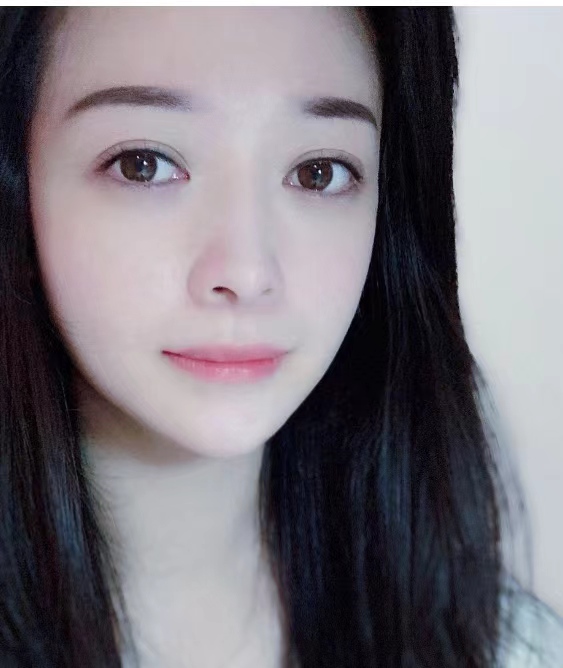 雪白大灯晃眼睛