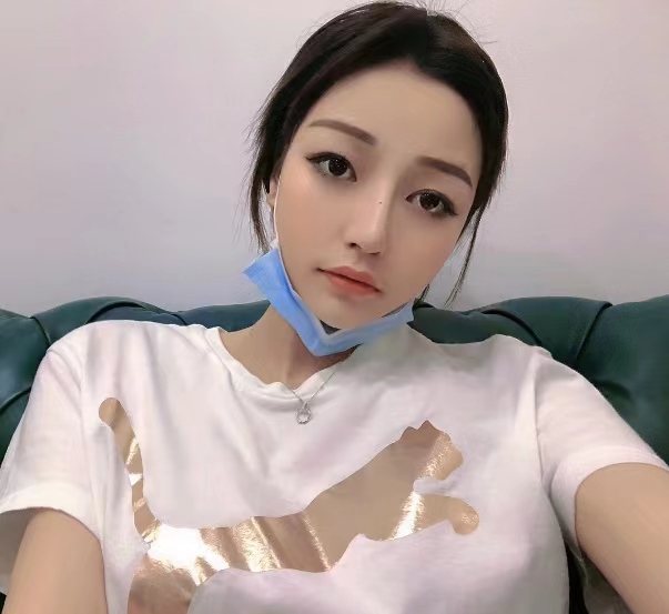 有点精神小妹的感觉