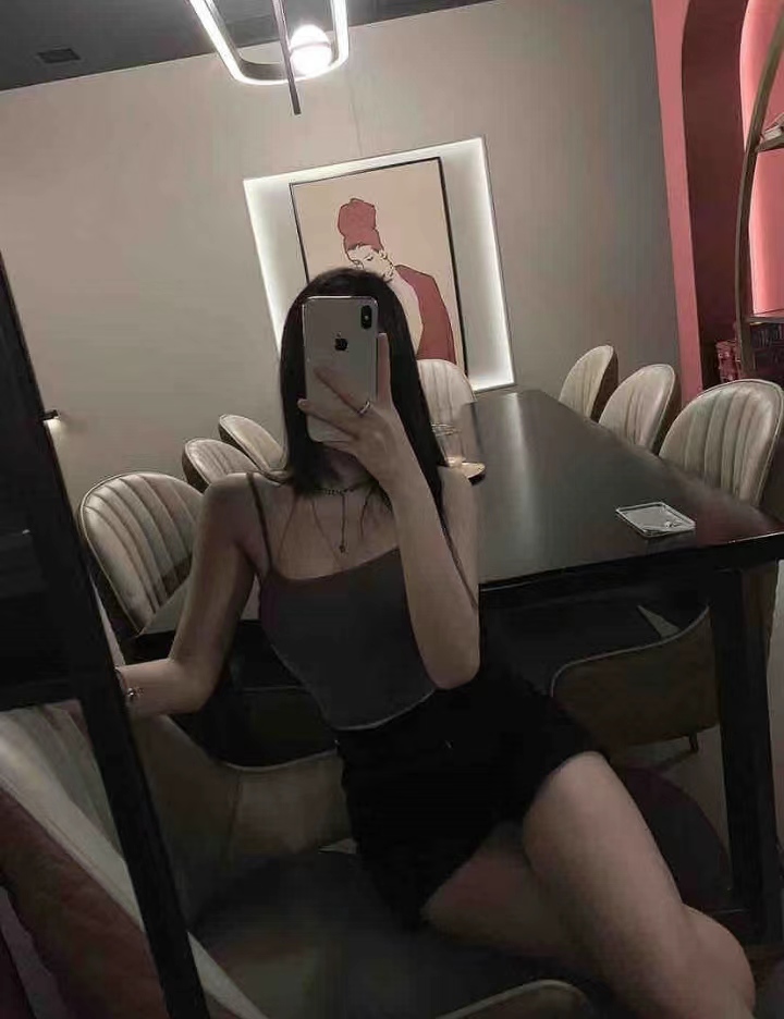 很热情的年轻妹子