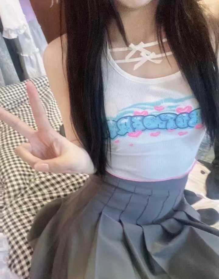 颜值身材很棒，jk制服很多