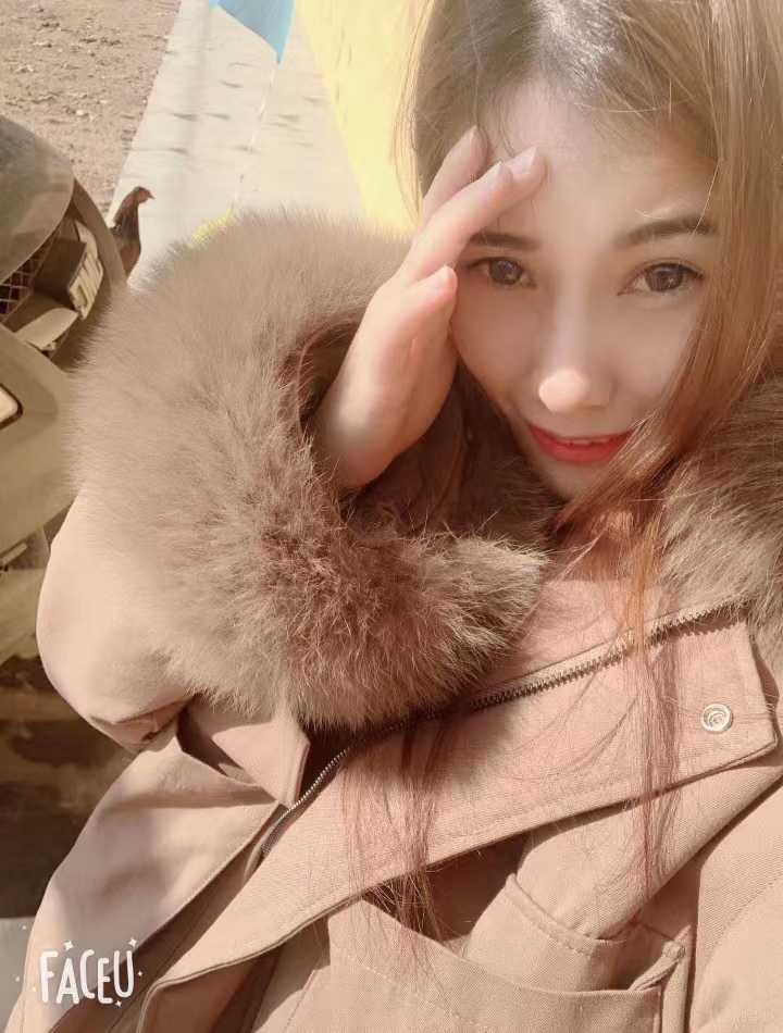 年纪还行，胸不小