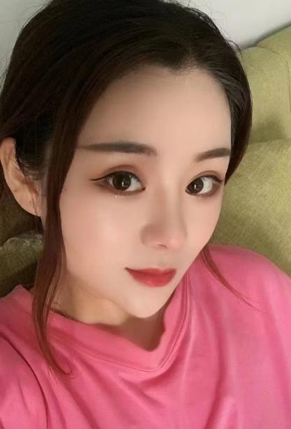 还不错的小美女