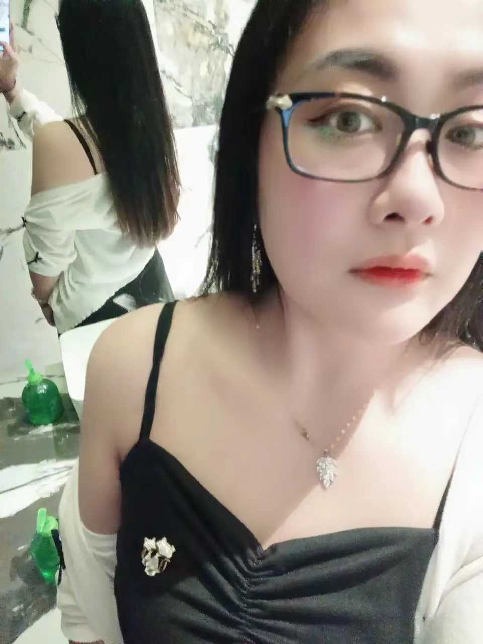 KH很棒的眼镜妹儿