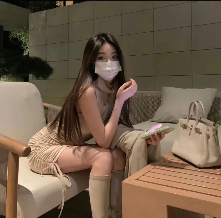 微胖颜值很棒的妹子