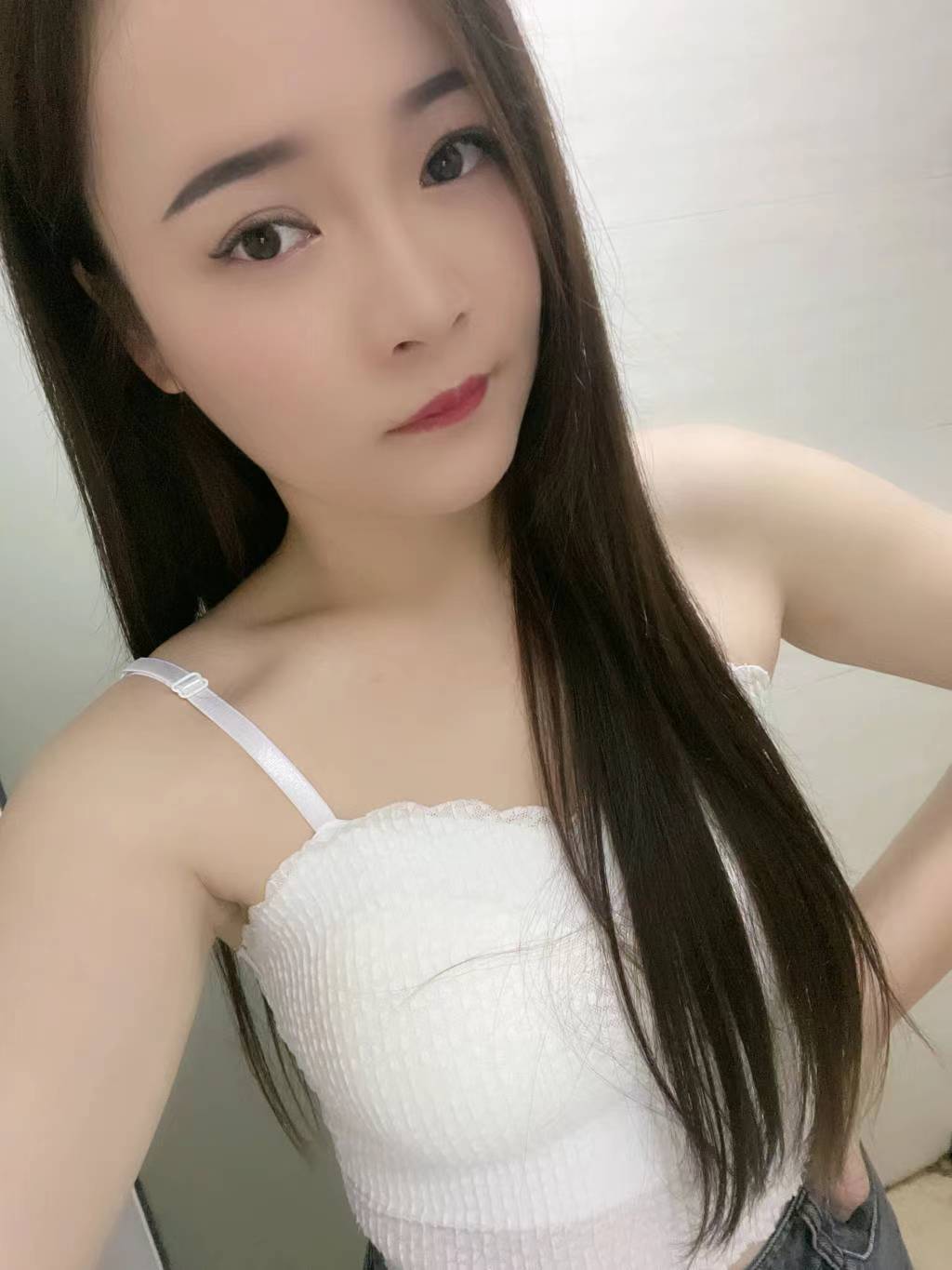 身材一级棒，皮肤白皙