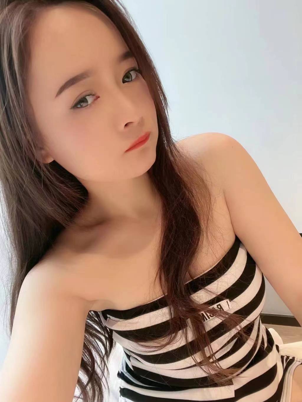 身材一级棒，皮肤白皙