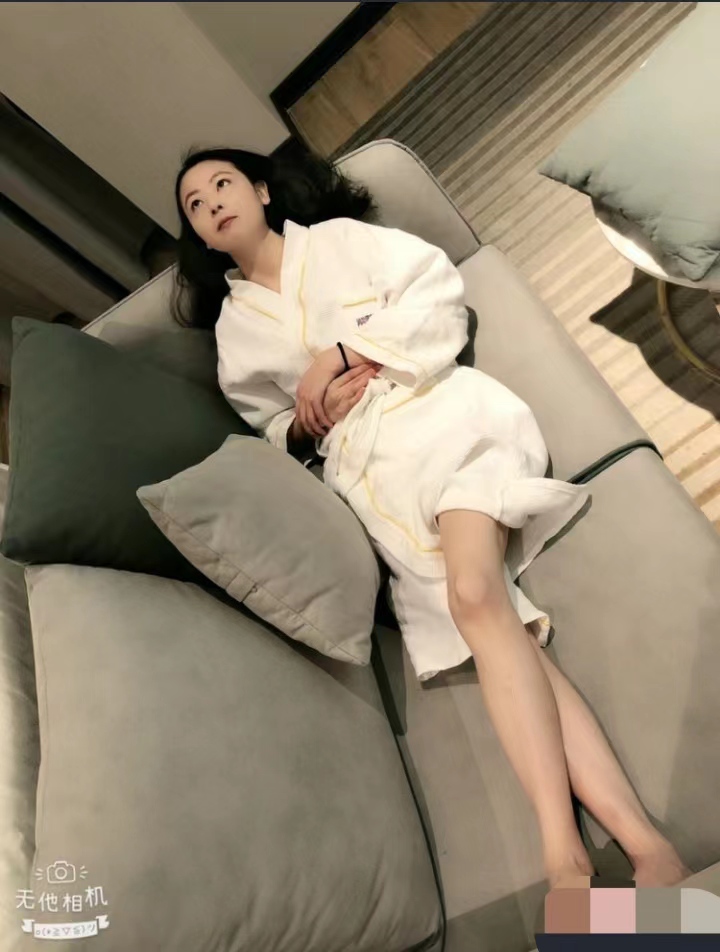 黑丝的进门诱惑