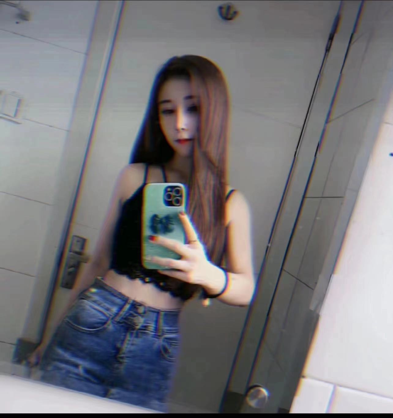 金发小妹，诱惑力十足