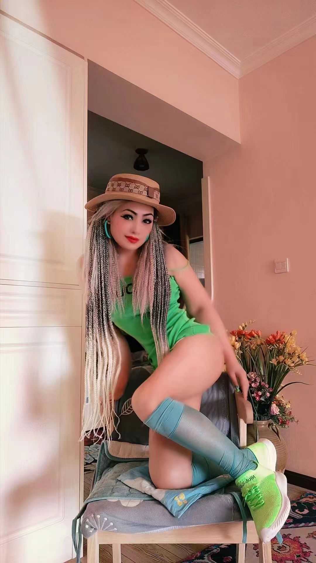 dj女王，满足你一切需求