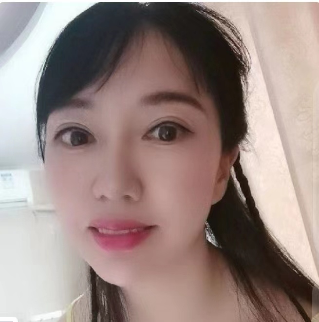 身材匀称皮肤白