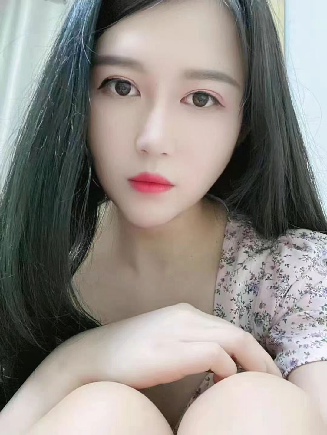 极品嫩妹子，肤白貌美