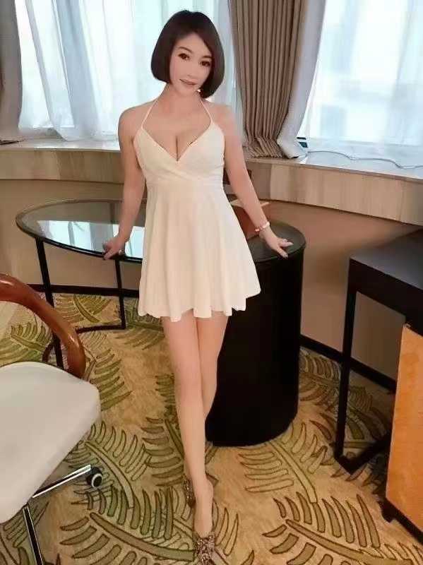 丰乳翘臀，丰满少妇