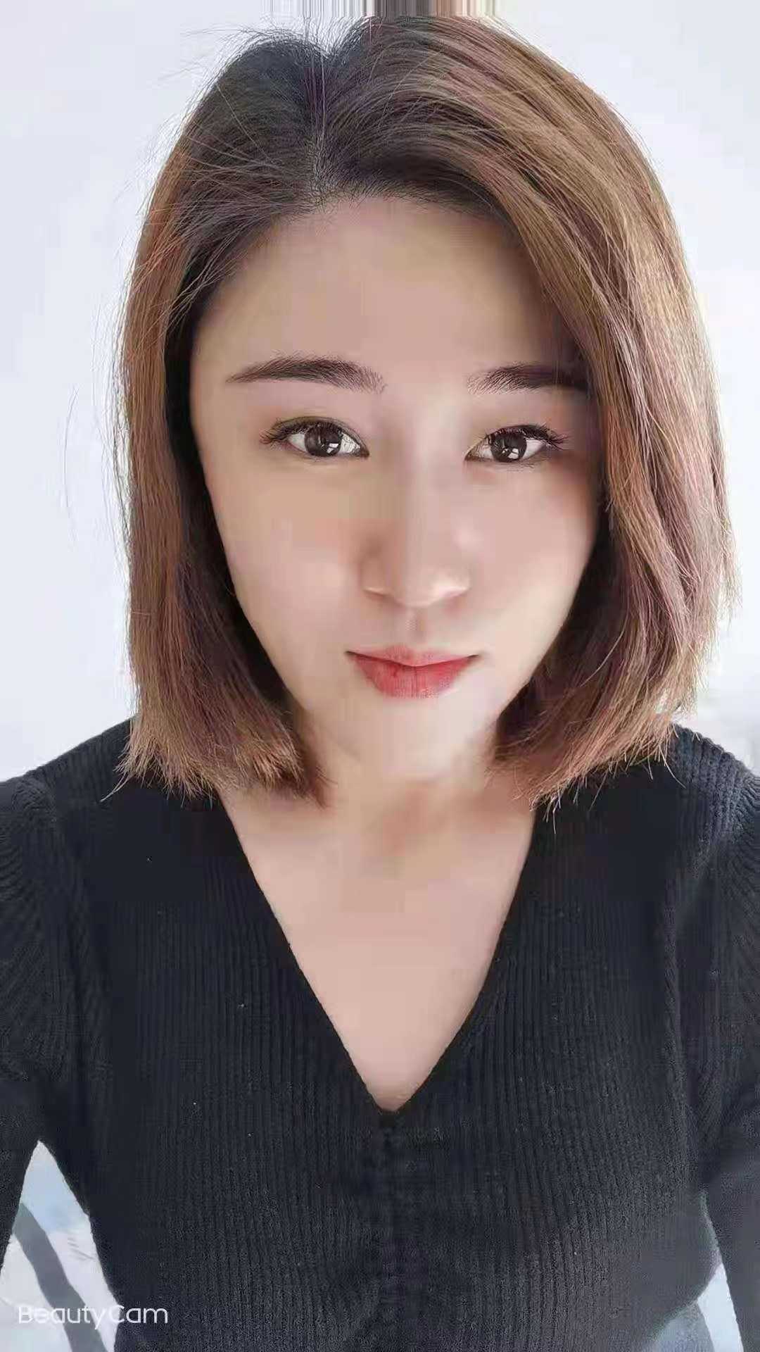 分享一枚身材火辣的小姐姐