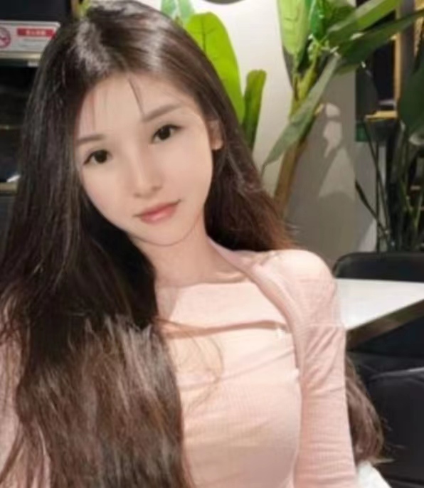 黑色包裹裙的诱惑