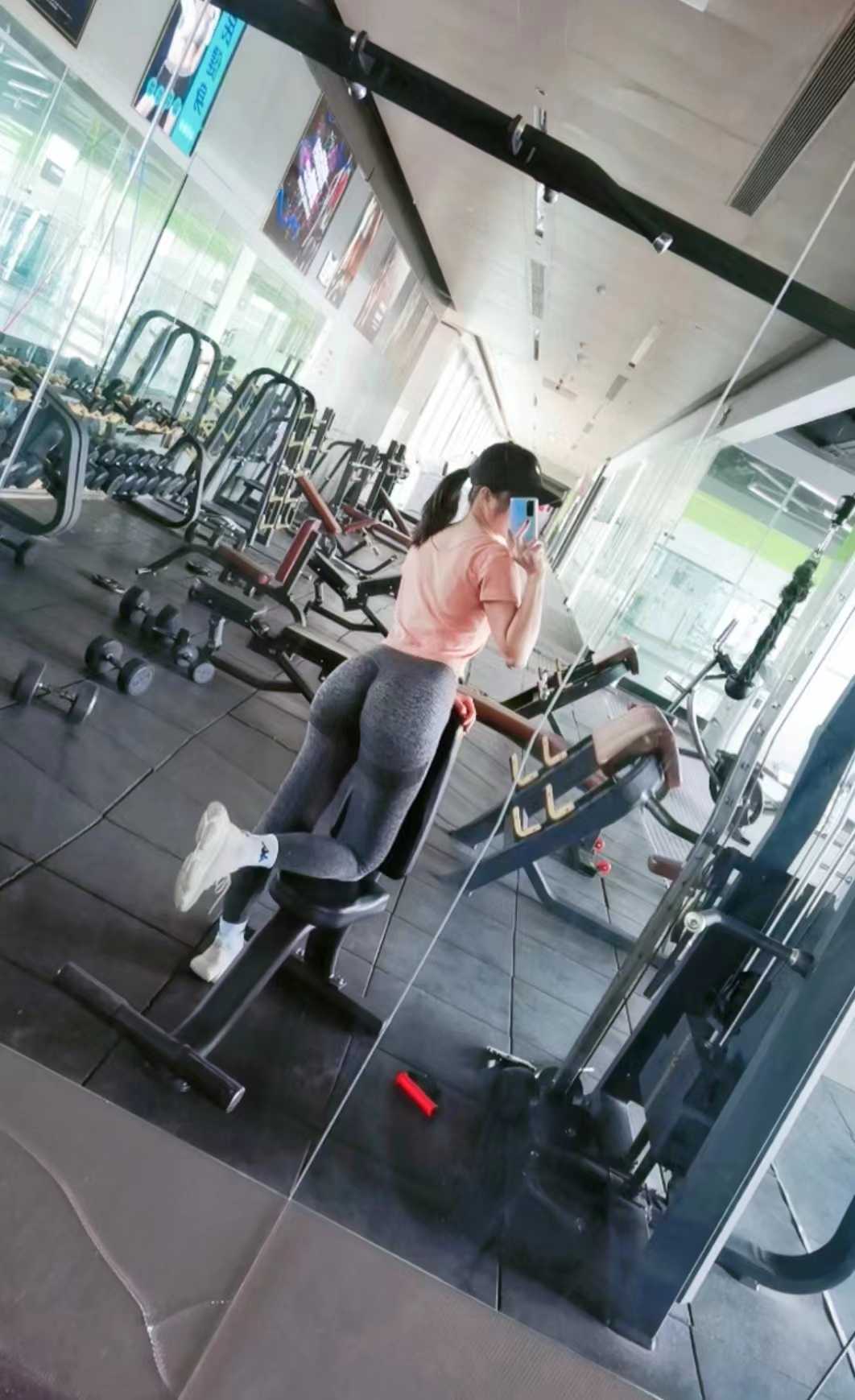 健身妹子，身材很棒