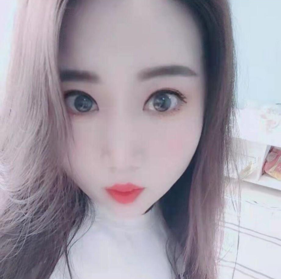 年轻美女，漂亮胸大臀翘