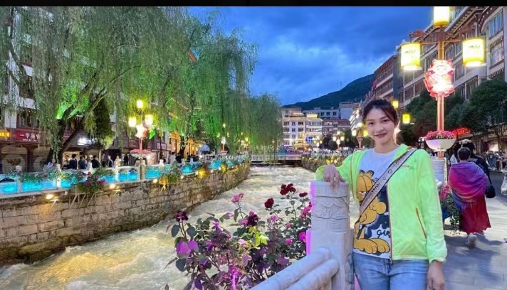 身材匀称气质淑女吸舔功很好