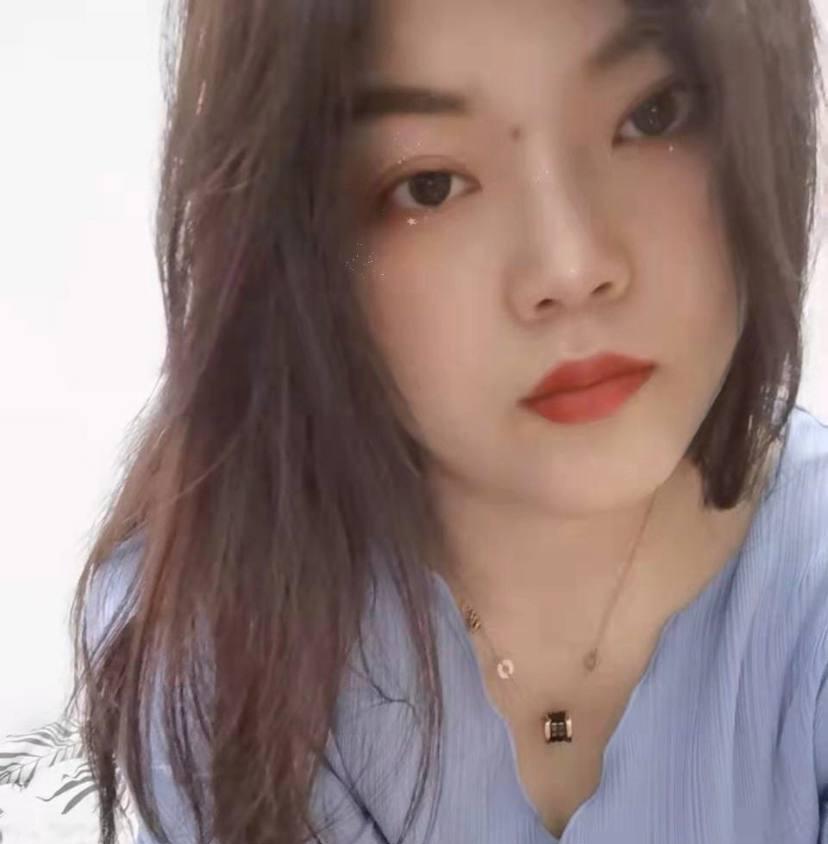 惠南地铁站附近微胖小姐姐