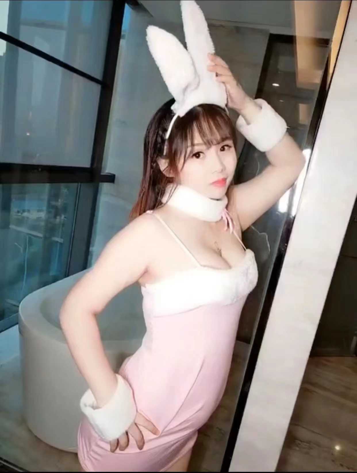 甜美可爱兔女郎