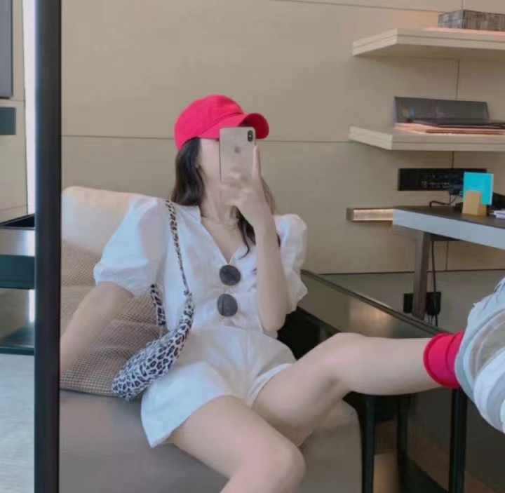 身材好腿很正点哦