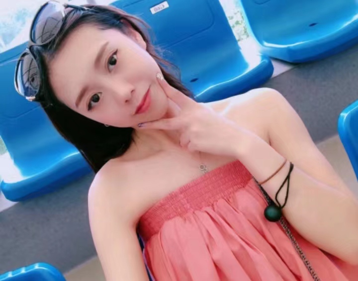 身材好腿很正点哦