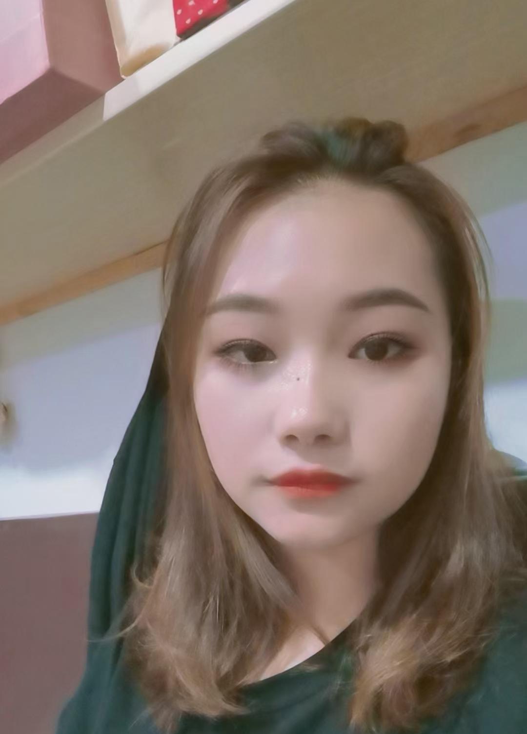 大奶熊熊，年轻身材好