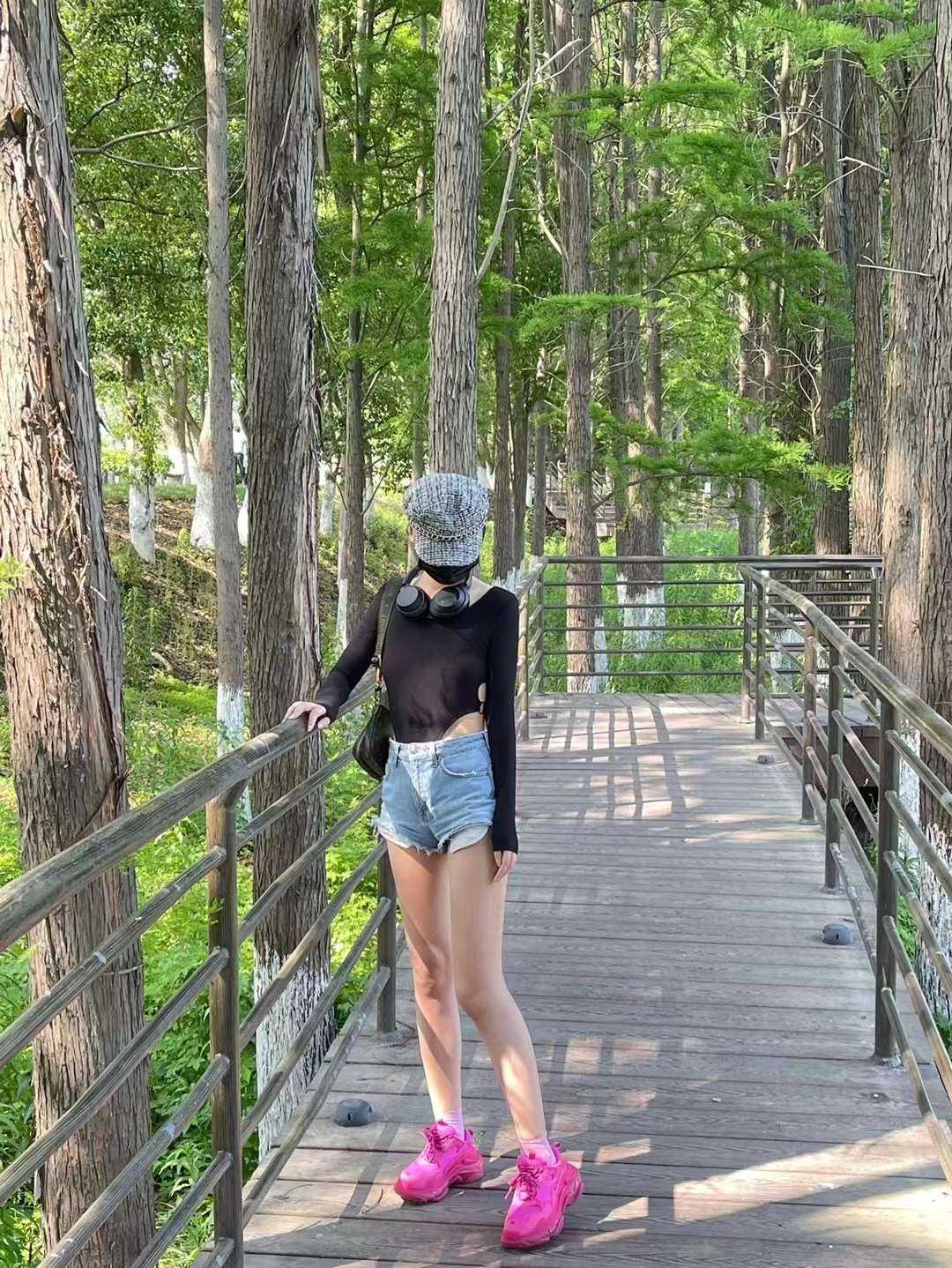 兼职清纯高挑小美女